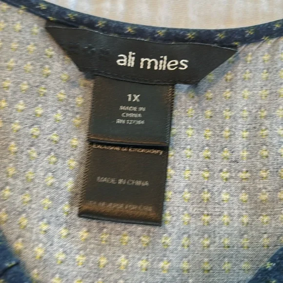 Ali Miles plus Floral Sleeveless Top - Picture 2 of 4